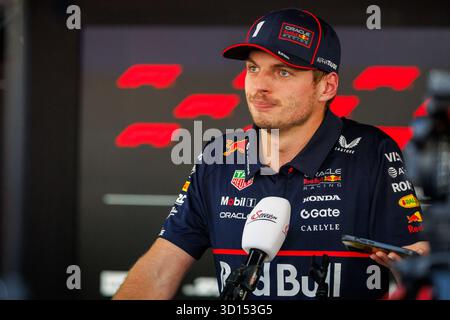 CDMX, MX. 25 octobre 2025. Max Verstappen des pays-Bas et Oracle Red Bull Racing interviewés après les qualifications avant le Grand Prix de formule 1 de Mexico au Autódromo Hermanos Rodríguez le 25 octobre 2025 à Mexico, au Mexique. (Photo de Ben Adams/Sipa USA) crédit : Sipa USA/Alamy Live News Banque D'Images
