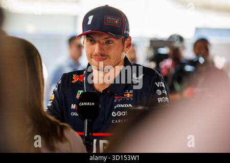 CDMX, MX. 25 octobre 2025. Max Verstappen des pays-Bas et Oracle Red Bull Racing interviewés après les qualifications avant le Grand Prix de formule 1 de Mexico au Autódromo Hermanos Rodríguez le 25 octobre 2025 à Mexico, au Mexique. (Photo de Ben Adams/Sipa USA) crédit : Sipa USA/Alamy Live News Banque D'Images