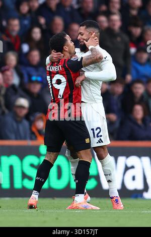 Bournemouth, Royaume-Uni. 26 octobre 2025. Justin Kluivert de Bournemouth et Douglas Luiz de Nottingham Forest s'affrontent lors du match de l'AFC Bournemouth vs Nottingham Forest premier League au Vitality Stadium de Bournemouth. Le crédit photo devrait se lire : Paul Terry/Sportimage crédit : Sportimage Ltd/Alamy Live News Banque D'Images