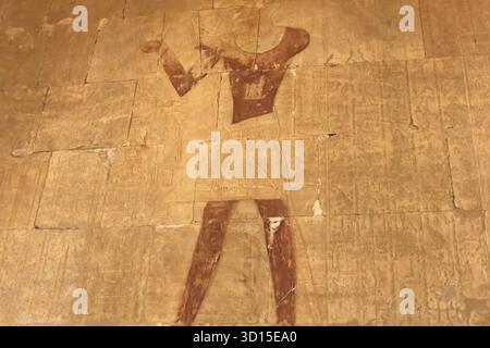 Les bâtiments et les colonnes de mégalithes de l'Égypte ancienne. Les ruines antiques d'édifices égyptiens Banque D'Images