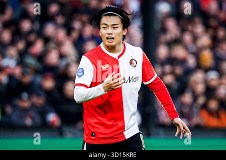 Rotterdam, pays-Bas. 26 octobre 2025. Ayase Ueda de Feyenoord Rotterdam regarde lors du match néerlandais Eredivisie entre Feyenoord Rotterdam et PSV Eindhoven à de Kuip le 26 octobre 2025 à Rotterdam, pays-Bas. (Crédit : Marcel ter bals/MTB-photo/Alamy Live News) Banque D'Images