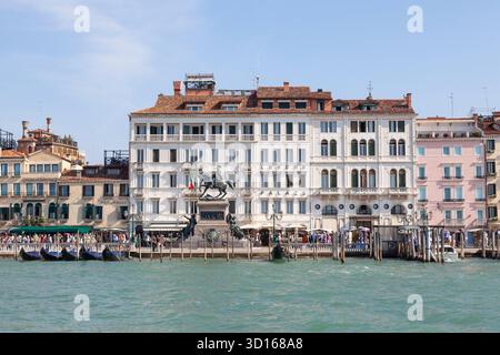 Hôtel de luxe 5 étoiles Londra Palace, Riva degli Schiavoni, Castello, Venise surplombant Bacino San Marco, connu pour son élégance intérieure Banque D'Images