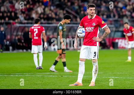 Alkmaar, pays-Bas. 26 octobre 2025. ALKMAAR, PAYS-BAS - OCTOBRE 26 : Troy Parrott de l'AZ Alkmaar tient le ballon lors du match néerlandais Eredivisie entre l'AZ Alkmaar et le FC Utrecht au stade AFAS le 26 octobre 2025 à Alkmaar, pays-Bas. (Photo de Ed van de Pol/Orange Pictures) crédit : Orange pics BV/Alamy Live News Banque D'Images