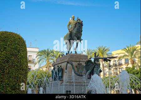 Fontaine et statue de cavalier pour Miguel Primo de Rivera à Jerez de la Frontera Banque D'Images