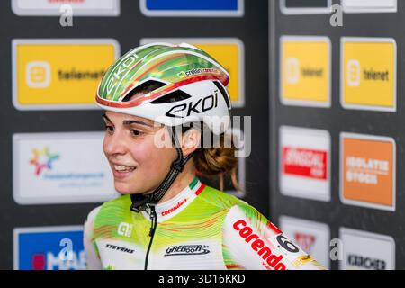 Overijse, Belgique. 26 octobre 2025. Italienne Sara Casasola photographiée après la course d'élite féminine de la course Superprestige d'Overijse, étape 2 (sur 8) dans la compétition Superprestige cyclocross, à Overijse, dimanche 26 octobre 2025. BELGA PHOTO JASPER JACOBS crédit : Belga News Agency/Alamy Live News Banque D'Images