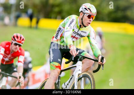 Overijse, Belgique. 26 octobre 2025. Le belge Laurens Sweeck photographié en action lors de la course d'élite masculine de la course Superprestige d'Overijse, étape 2 (sur 8) de la compétition Superprestige cyclocross, à Overijse, dimanche 26 octobre 2025. BELGA PHOTO JASPER JACOBS crédit : Belga News Agency/Alamy Live News Banque D'Images
