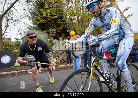 Championnats nationaux de montée de colline 2025 RTTC Bank Road, Matlock dimanche 26 octobre 2025 résultats : ouvert 1 Harry Macfarlane 02 :14,7 34,7 24,6 règle 28 Outliers 2 Kieran Wynne-Cattanach 02 :19,8 Team Lifting Gear Products 3 Andrew Feather 02 :20,4 Huntbikewheels.com femmes 1 Rachel Galler 02 :59,8 FTP (remplir le potentiel) Race Team 2 Illi Gardner 03 :01,8 Cardiff Ajax CC 3 Madeleine Heywood 03 :04,6 Elevate RT Junior Open 1 Harry Hudson 02 :20,8 Harrogate Nova Race Team 2 Ezra Bateman 02 :27,0 Banque D'Images