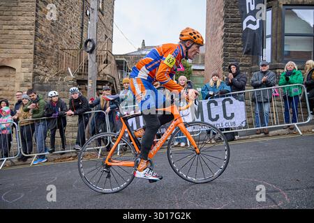 Championnats nationaux de montée de colline 2025 RTTC Bank Road, Matlock dimanche 26 octobre 2025 résultats : ouvert 1 Harry Macfarlane 02 :14,7 34,7 24,6 règle 28 Outliers 2 Kieran Wynne-Cattanach 02 :19,8 Team Lifting Gear Products 3 Andrew Feather 02 :20,4 Huntbikewheels.com femmes 1 Rachel Galler 02 :59,8 FTP (remplir le potentiel) Race Team 2 Illi Gardner 03 :01,8 Cardiff Ajax CC 3 Madeleine Heywood 03 :04,6 Elevate RT Junior Open 1 Harry Hudson 02 :20,8 Harrogate Nova Race Team 2 Ezra Bateman 02 :27,0 Banque D'Images