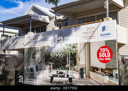 Australie, de nouvelles maisons maintenant vendues à 70% étant construites pour plus de 55 personnes à vivre dans, Avalon Beach, Sydney, Australie Banque D'Images