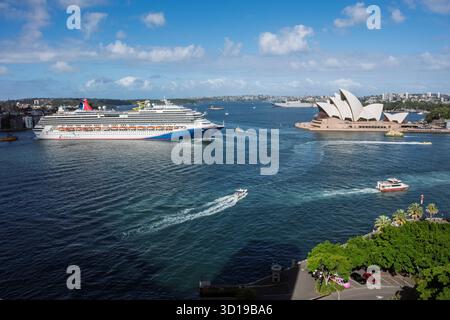 Le bateau de croisière Carnival Splendor quitte Circular Quay, Sydney Harbour, Nouvelle-Galles du Sud, Australie Banque D'Images