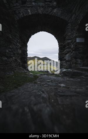 Ruine Hinterhaus in der Wachau in Spitz an der Donau im Herbst im Weltkulturerbe Wachau, Niederösterreich am 25.10.2025 // ruine de Hinterhaus in the Wachau in Spitz an der Donau en automne dans le site du patrimoine mondial de Wachau, basse-Autriche sur 25.10.2025 - 20251025 PD27436 crédit : APA-PictureDesk/Alamy Live News Banque D'Images