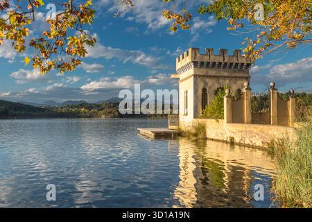 PESQUERA LA CARPA D’OR BOATHOUSE LAC DE BANYOLES PLA DE L’ESTANY GIRONA PROVINCE CATALOGNE ESPAGNE Banque D'Images