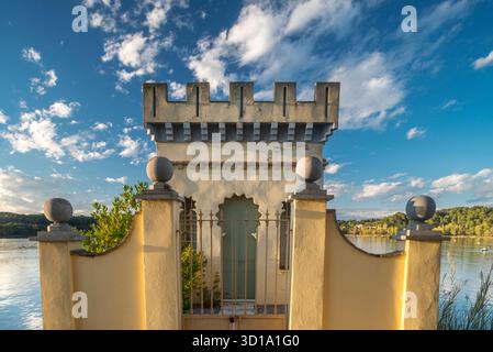 PORTE D’ENTRÉE PESQUERA LA CARPA D’OR BOATHOUSE LAC DE BANYOLES PLA DE L’ESTANY GIRONA PROVINCE CATALOGNE ESPAGNE Banque D'Images