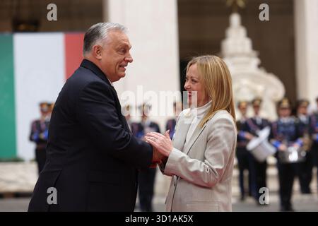 Rome, Italie. 26 octobre 2025. Rome, le 27 octobre 2025 : le premier ministre Giorgia Meloni reçoit le premier ministre hongrois Viktor Orban pour une discussion centrée sur la guerre en Ukraine et la position de l'Italie au sein de l'Europe avant les décisions sur l'État de droit et les sanctions. Crédit : Agence photo indépendante/Alamy Live News Banque D'Images