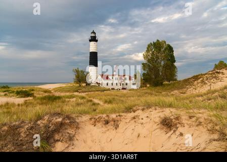 Le phare historique de Big sable point, construit en 1867, avec éclairage en fin d'après-midi à Ludington, Michigan, États-Unis. Banque D'Images