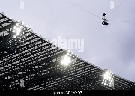 Naples, Italie. 25 octobre 2025. Une spidercam est vue lors de la série Serie A Enilive match entre la SSC Napoli et le FC Internazionale au Stadio Diego Armando Maradona le 25 octobre 2025 à Naples, Italie crédit : Giuseppe Maffia/Alamy Live News Banque D'Images