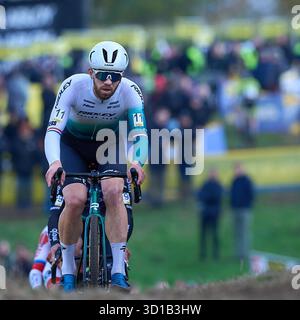 Overijse, Belgique . 26 octobre 2025. OVERIJSE, BELGIQUE - 12 JANVIER : lors du Telenet Superprestige en compétition à la course d'élite des hommes à le 12 janvier 2025 à Overijse, Belgique . (Photo de Rob Pauel/Orange Pictures) crédit : Orange pics BV/Alamy Live News Banque D'Images