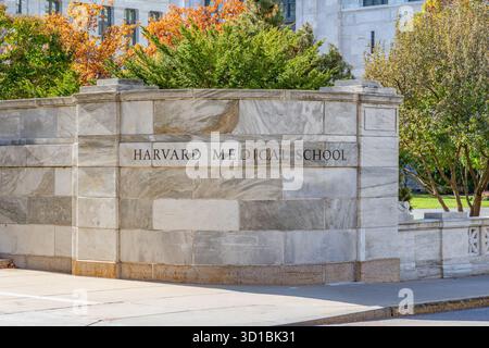 Boston, ma, États-Unis - 26 octobre 2025 : entrée au campus de la Harvard Medical School de cette université de recherche privée Ivy League. Banque D'Images