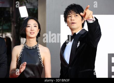Tokyo, Japon. 27 octobre 2025. L'actrice taïwanaise Gwei LUN-Mei (à gauche) et l'acteur japonais Takumi Saito (à droite) posent pour la photo en tant que membres du jury du concours international lors d'une appel photo à l'ouverture du 38e Festival international du film de Tokyo à Tokyo le lundi 27 octobre 2025. Un festival international du film de 10 jours a commencé. (Photo de Yoshio Tsunoda/AFLO) Banque D'Images