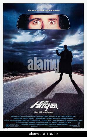 The Hitcher (1986) réalisé par Robert Harmon et mettant en vedette Rutger Hauer, C. Thomas Howell et Jennifer Jason Leigh. Un jeune homme voyageant à travers le désert est terrorisé par un auto-stoppeur meurtrier qui le piège pour ses crimes macabres. Photographie d'une affiche américaine originale de 1986 À USAGE ÉDITORIAL EXCLUSIF. Crédit : BFA / TriStar Pictures Banque D'Images