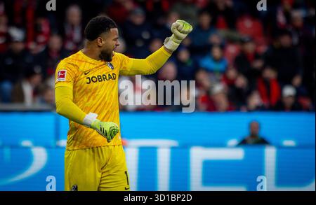Leverkusen, Allemagne. 26 octobre 2025. . Noah Atubolu (Freiburg) Bayer Leverkusen - SC Freiburg 26.10.2025 Copyright (nur für journalistische Zwecke) Banque D'Images