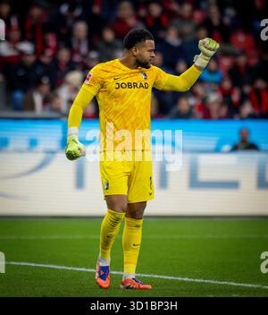 Leverkusen, Allemagne. 26 octobre 2025. . Noah Atubolu (Freiburg) Bayer Leverkusen - SC Freiburg 26.10.2025 Copyright (nur für journalistische Zwecke) Banque D'Images