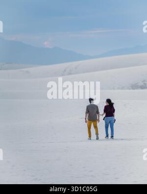 Parc national de White Sands touristes sur les dunes Nouveau Mexique États-Unis Banque D'Images