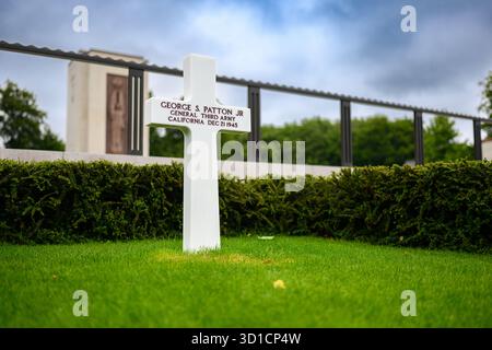 Tombe du général George S. Patton Jr Cimetière américain et mémorial luxembourgeois à Hamm, Luxembourg, Luxembourg. Banque D'Images