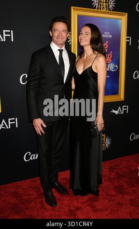 HOLLYWOOD, CALIFORNIE - OCTOBRE 26 : (de gauche à droite) Hugh Jackman et Sutton Foster lors de la soirée de clôture de la première de 'Song Sung Blue' lors du 2025 AFI FEST au TC Banque D'Images