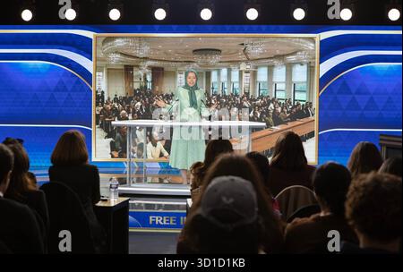 Paris, FRANCE. 25 octobre 2025. Maryam Rajavi est vue s'adressant au congrès et déclare que le temps des batailles et des soulèvements les plus décisifs est arrivé, lors de son discours liminaire au Congrès de la jeunesse iranienne. (Crédit image : © Siavosh Hosseini/SOPA images via ZUMA Press Wire) USAGE ÉDITORIAL SEULEMENT ! Non destiné à UN USAGE commercial ! Banque D'Images