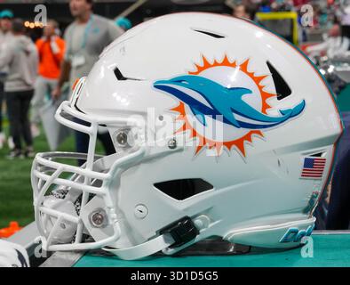 Atlanta, Géorgie, États-Unis. 26 octobre 2025. Casque Miami Dolphins sur la touche pendant le match contre les Atlanta Falcons au stade Mercedes-Benz. (Crédit image : © Debby Wong/ZUMA Press Wire) USAGE ÉDITORIAL SEULEMENT ! Non destiné à UN USAGE commercial ! Banque D'Images