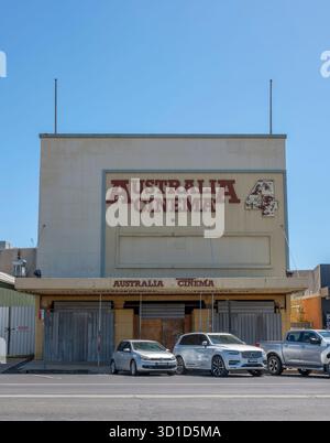 Un théâtre et plus tard un cinéma (1906) a été sur ce site à Orange Nouvelle-Galles du Sud, depuis 1886, il a finalement fermé avec 4 cinémas en 2009, une église, aujourd'hui abandonnée Banque D'Images