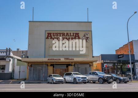 Un théâtre et plus tard un cinéma (1906) a été sur ce site à Orange Nouvelle-Galles du Sud, depuis 1886, il a finalement fermé avec 4 cinémas en 2009, une église, aujourd'hui abandonnée Banque D'Images