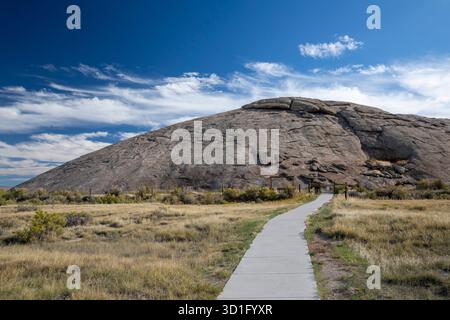 Alcova, Wyoming - Independence Rock, où plus de 5 000 émigrants ont sculpté leur nom en se dirigeant vers l'ouest sur des sentiers de wagons vers la Californie, l'Oregon ou l'Université Banque D'Images