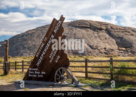 Alcova, Wyoming - Independence Rock, où plus de 5 000 émigrants ont sculpté leur nom en se dirigeant vers l'ouest sur des sentiers de wagons vers la Californie, l'Oregon ou l'Université Banque D'Images