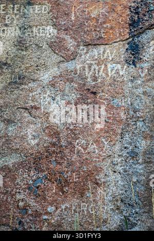 Alcova, Wyoming - Independence Rock, où plus de 5 000 émigrants ont sculpté leur nom en se dirigeant vers l'ouest sur des sentiers de wagons vers la Californie, l'Oregon ou l'Université Banque D'Images