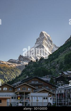 Le Mont Cervin, magnifique et puissant, vue de Zermatt - la célèbre et emblématique montagne suisse dans les Alpes, Zermatt, Valais, Suisse Banque D'Images