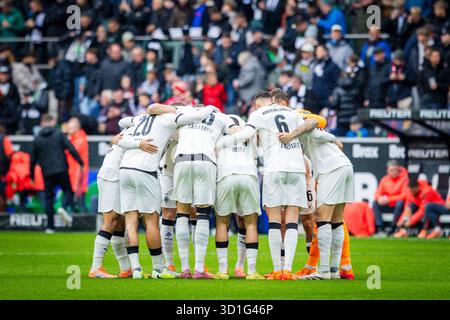 Mönchengladbach, Allemagne. 25 octobre 2025. Teamkreis BMG Borussia Moenchengladbach - FC Bayern München 25.10.2025 Copyright (nur für journalistische Banque D'Images