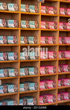 Sardines Comur et autres produits de poisson en conserve, souvenirs populaires du Portugal, magasin phare, à la ferme, Algarve, Portugal Banque D'Images