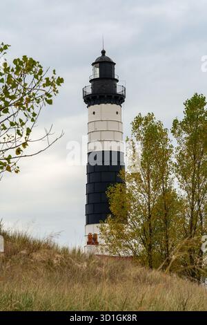 Big sable point Light est un phare situé dans le parc d'État de Ludington juste au nord de Ludington, mi, États-Unis. Construit pour la première fois en 1867, il continue Banque D'Images