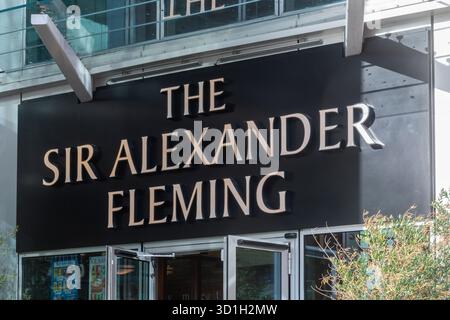 Le Sir Alexander Fleming, un pub JD Wetherspoon à Paddington, Londres, Angleterre, Royaume-Uni, nommé d'après le célèbre scientifique qui a découvert la pénicilline Banque D'Images