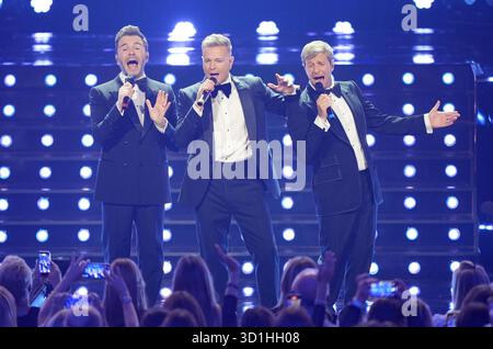 (De gauche à droite) Shane Filan, Nicky Byrne et Kian Egan de Westlife se produisant au Royal Albert Hall de Londres. Date de la photo : mardi 28 octobre 2025. Banque D'Images