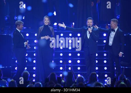 Loren Allred jouant avec Westlife au Royal Albert Hall de Londres. Date de la photo : mardi 28 octobre 2025. Banque D'Images