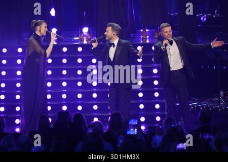Loren Allred jouant avec Westlife au Royal Albert Hall de Londres. Date de la photo : mardi 28 octobre 2025. Banque D'Images