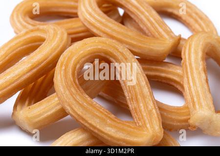 Churros espagnols traditionnels isolés sur fond blanc Banque D'Images