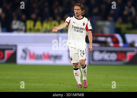 Bergame, Italie. 28 octobre 2025. Luka Modric de l'AC Milan fait des gestes pendant le match de Serie A entre Atalanta BC et AC Milan au New Balance Stadium le 28 octobre 2025 à Bergame, Italie . Crédit : Marco Canoniero/Alamy Live News Banque D'Images