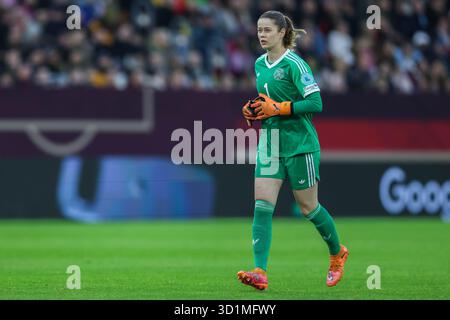 Allemagne. 24 octobre 2025. Fussball Frauen UEFA Womens Nations League Halbfinale Deutschland - Frankreich am 24.10.2025 in der Merkurs Spiel-Arena in Duesseldorf Stina Johannes ( Deutschland ) la réglementation DFB interdit toute utilisation de photographies comme séquences d'images et/ou quasi-vidéo. Foto : Revierfoto crédit : ddp Media GmbH/Alamy Live News Banque D'Images