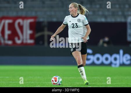 Allemagne. 24 octobre 2025. Fussball Frauen UEFA Womens Nations League Halbfinale Deutschland - Frankreich am 24.10.2025 in der Merkurs Spiel-Arena in Duesseldorf Camilla Kuever ( Deutschland ) la réglementation DFB interdit toute utilisation de photographies comme séquences d'images et/ou quasi-vidéo. Foto : Revierfoto crédit : ddp Media GmbH/Alamy Live News Banque D'Images