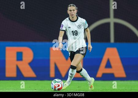 Allemagne. 24 octobre 2025. Fussball Frauen UEFA Womens Nations League Halbfinale Deutschland - Frankreich am 24.10.2025 in der Merkurs Spiel-Arena in Duesseldorf Klara Buehl ( Deutschland ) la réglementation DFB interdit toute utilisation de photographies comme séquences d'images et/ou quasi-vidéo. Foto : Revierfoto crédit : ddp Media GmbH/Alamy Live News Banque D'Images