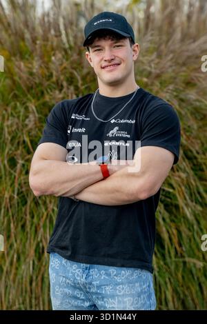 Prague, République tchèque. 29 octobre 2025. Le bowler Matyas Kroupa pose lors de la conférence de presse de l'Association tchèque de ski pour la nouvelle saison de ski acrobatique, Prague, le 29 octobre 2025. Crédit : Ondrej Deml/CTK photo/Alamy Live News Banque D'Images